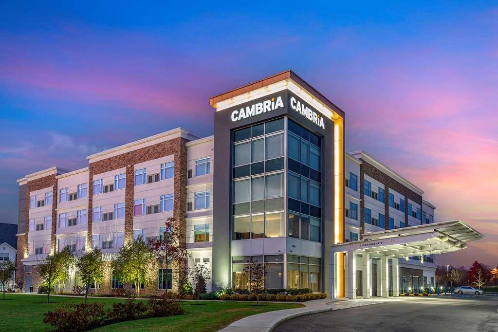 Cambria Hotel Manchester South Windsor Exterior photo