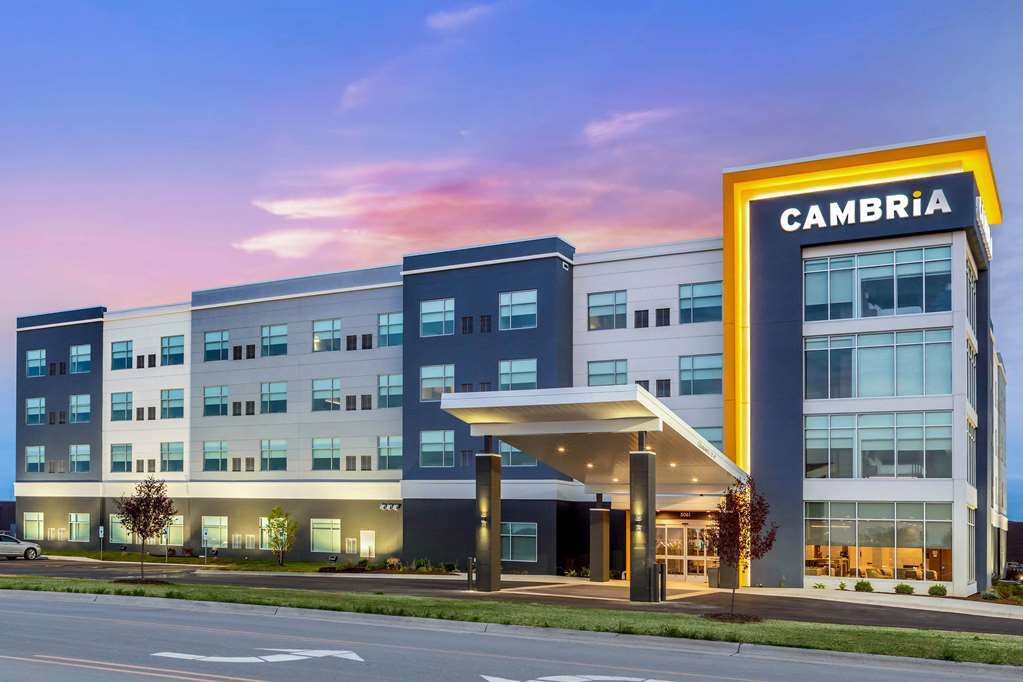 Cambria Hotel Manchester South Windsor Exterior photo